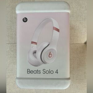 Beats Solo 4 Wireless Headphones - Cloud Pink